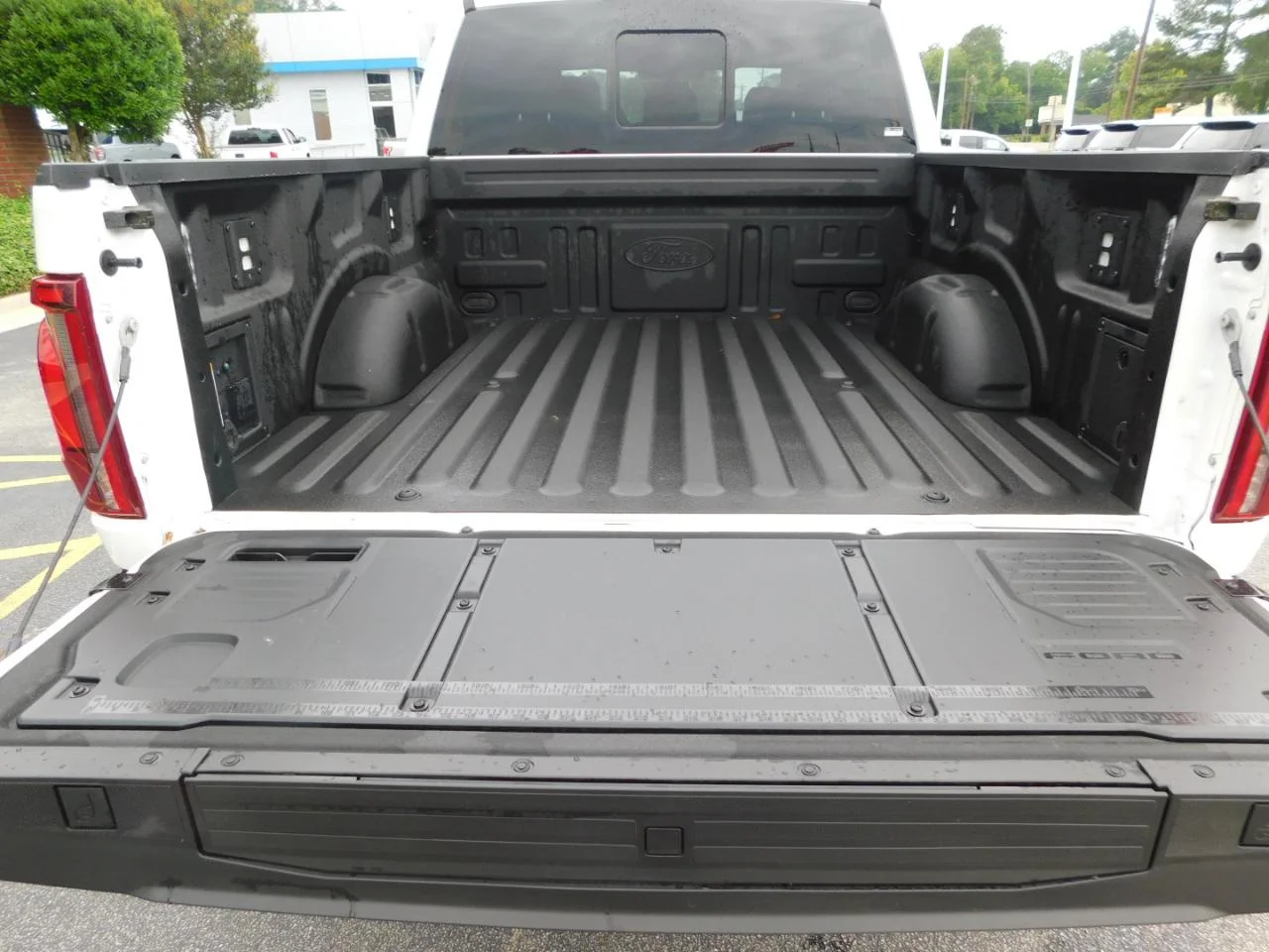 New 2026 Star White Metallic Tri-Coat Ford Platinum® image 8