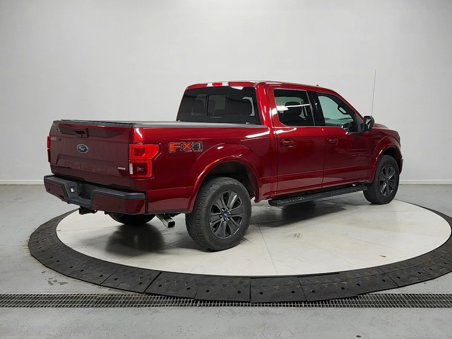 Used 2018 Red Ford Lariat image 8