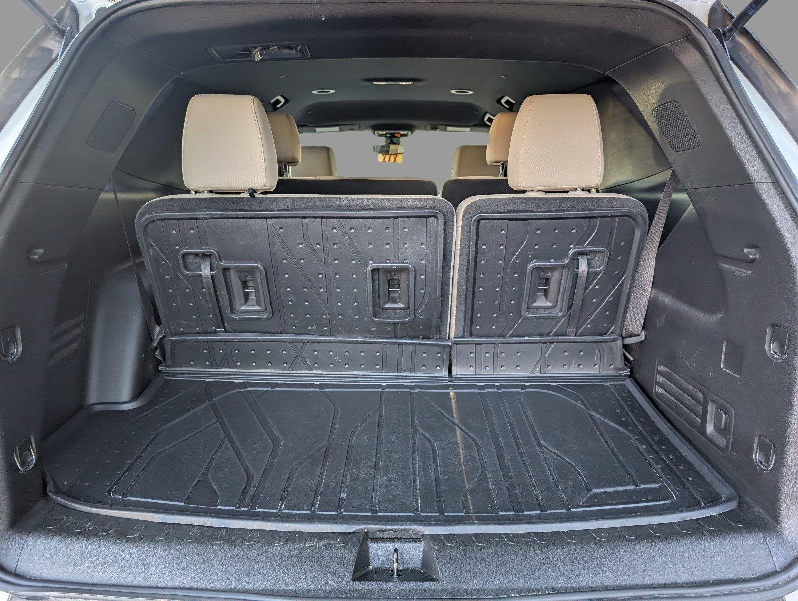 Used 2022 SUMMIT WHITE Chevrolet LS image 5