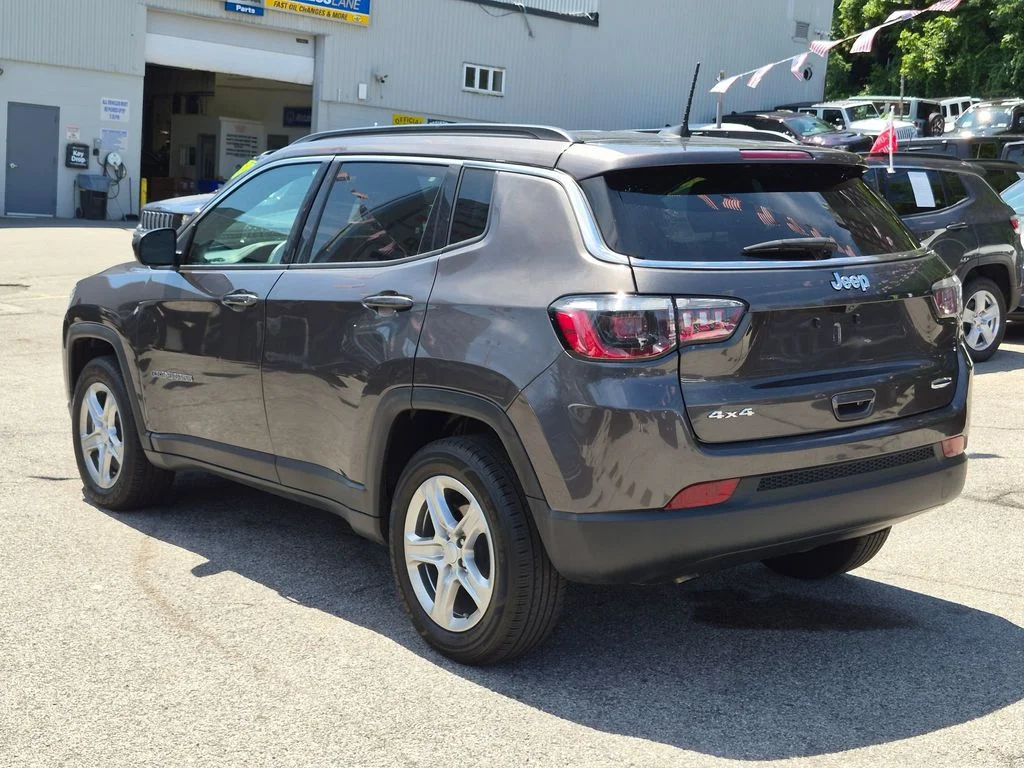 Used 2024 Gray Jeep Latitude image 9