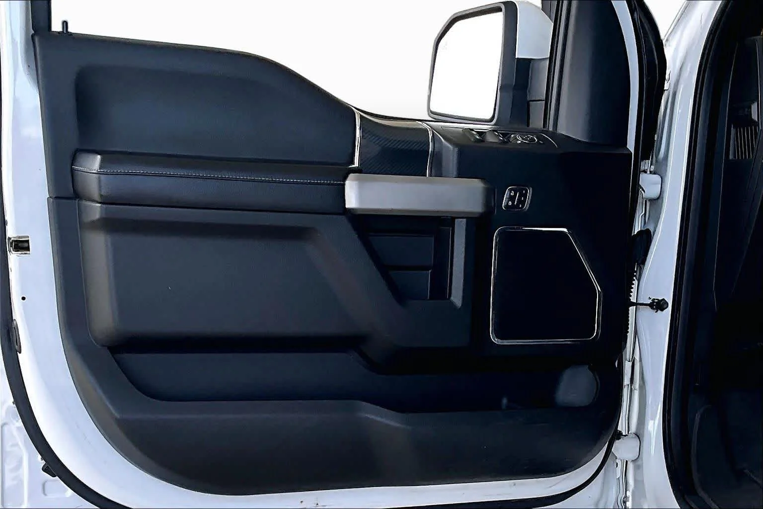 Used 2018 Oxford White Ford LARIAT image 21
