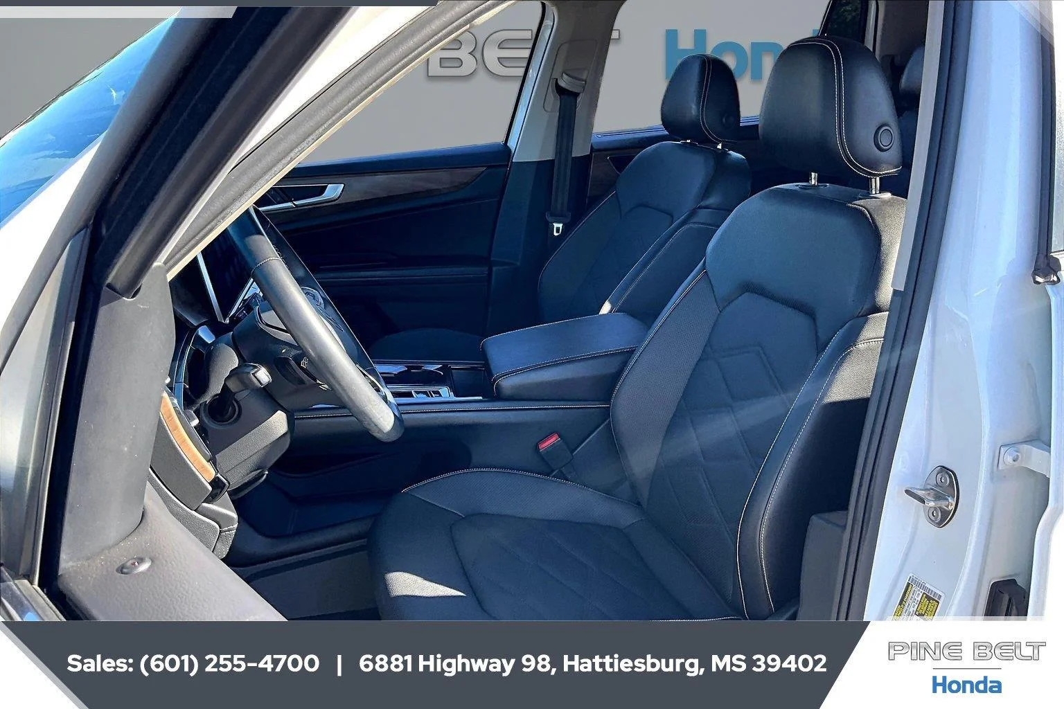 Used 2024 Pure White Volkswagen 2.0T SE w/Technology image 18