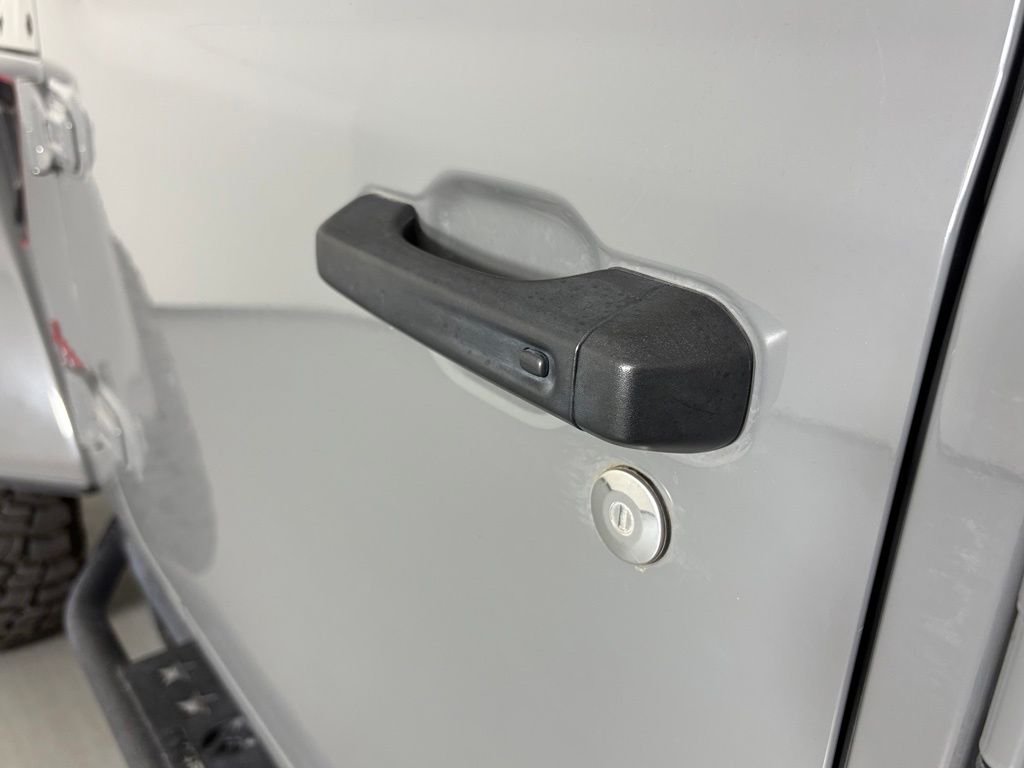 Used 2021 Gray Jeep Rubicon image 12