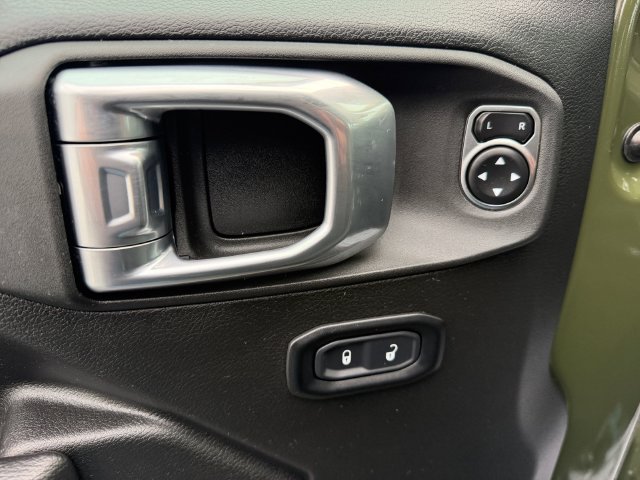 Used 2024 Green Jeep Sport S image 27