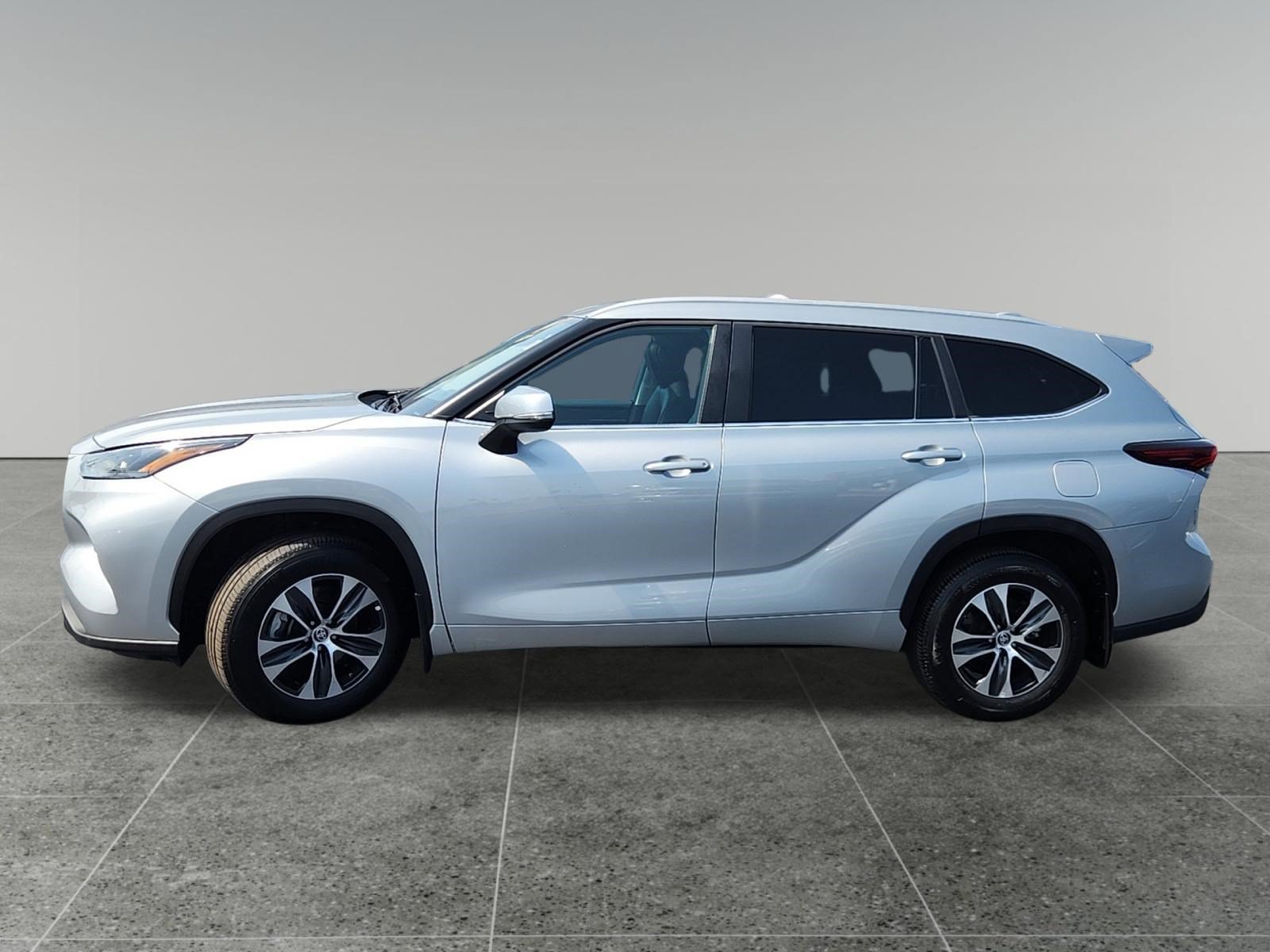 Certified Used 2025 Celestial Silver Metallic Toyota XLE image 4
