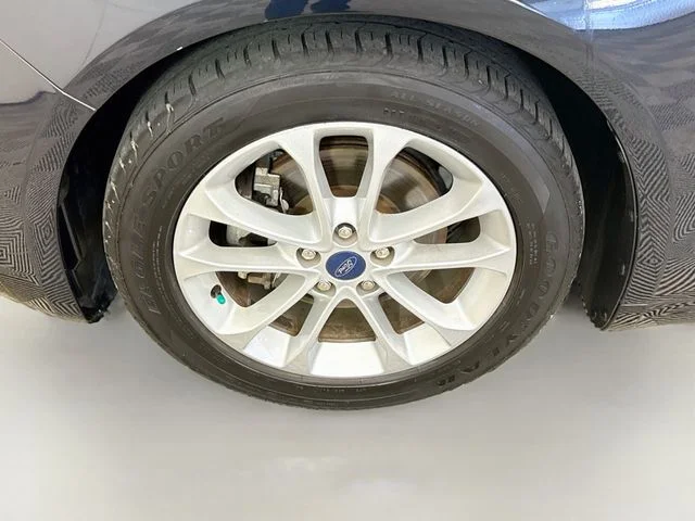 Used 2020 Blue Ford SE image 29