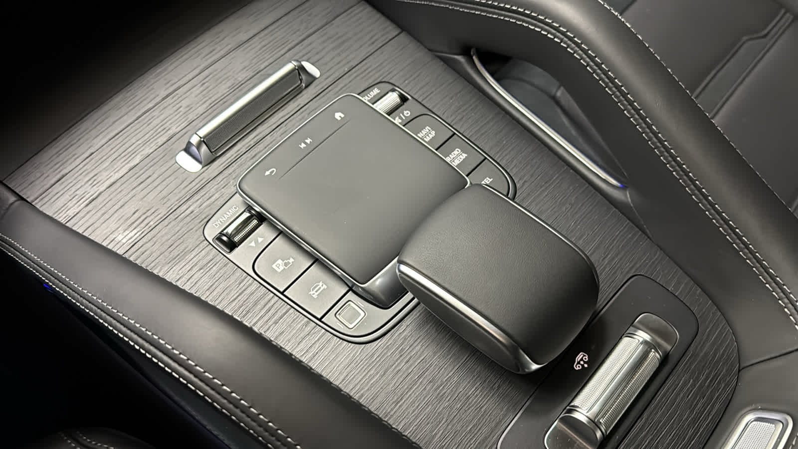 New 2026 Polar White Mercedes-Benz AMG® GLE 53 image 22