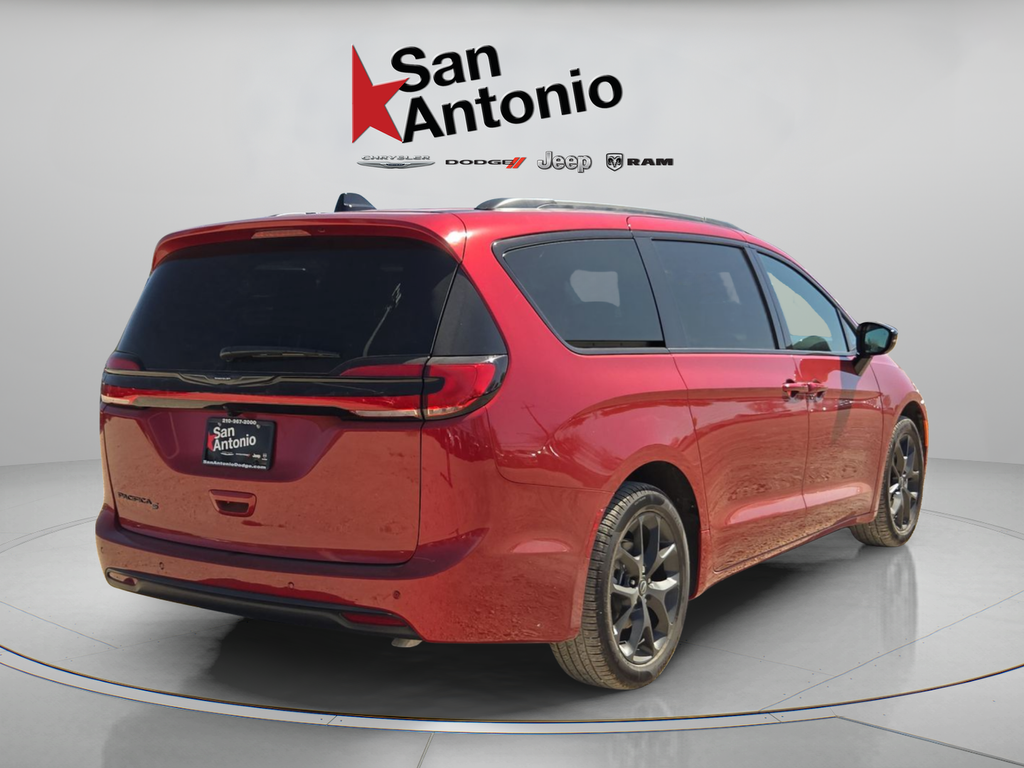 New 2026 Red Hot Pearl-Coat Exterior Paint Chrysler Select image 24