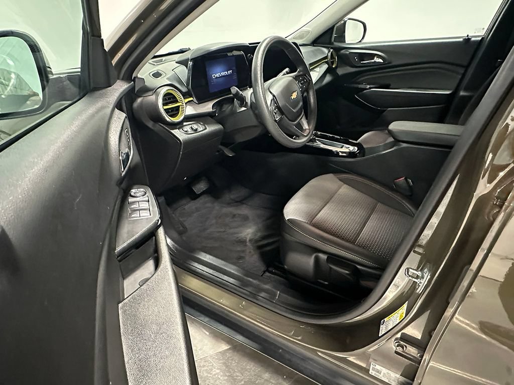 Used 2024 Harvest Bronze Metallic Chevrolet LT image 17