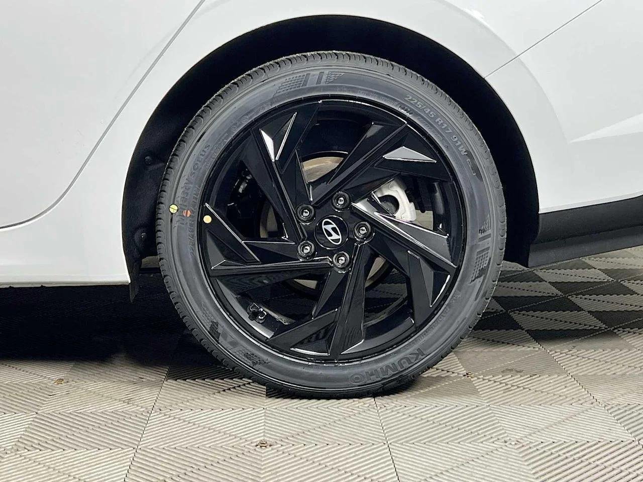 2026 Hyundai Elantra — photo 19