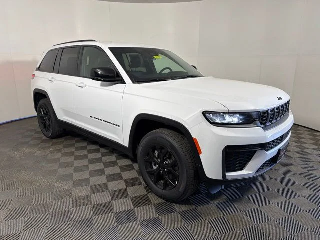 2026 Jeep Grand Cherokee Laredo Altitude 4x4's photo