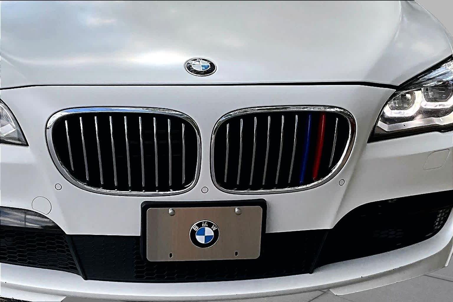 Used 2015  BMW 750Li xDrive image 28