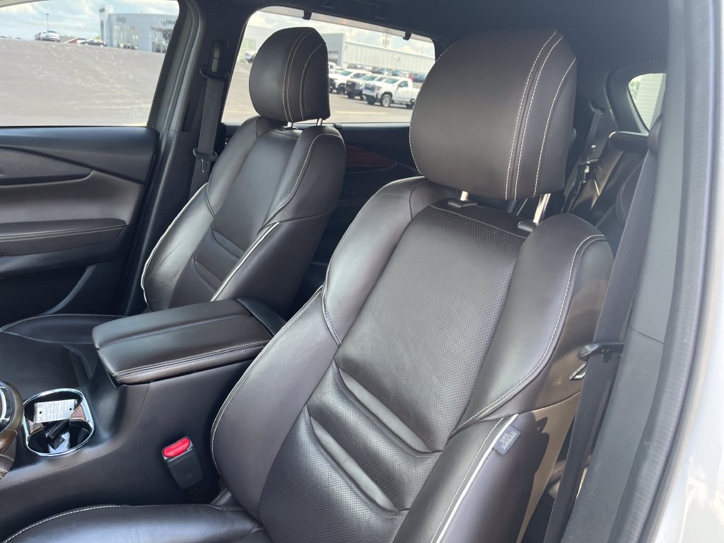 Used 2020 White Mazda Signature image 12