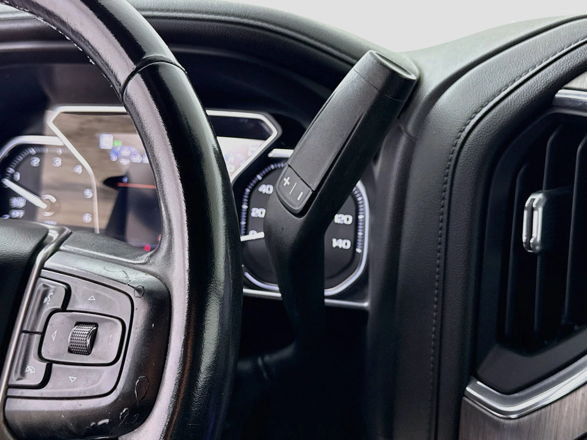 Used 2021 WHITE FROST TRICOAT GMC Denali image 18