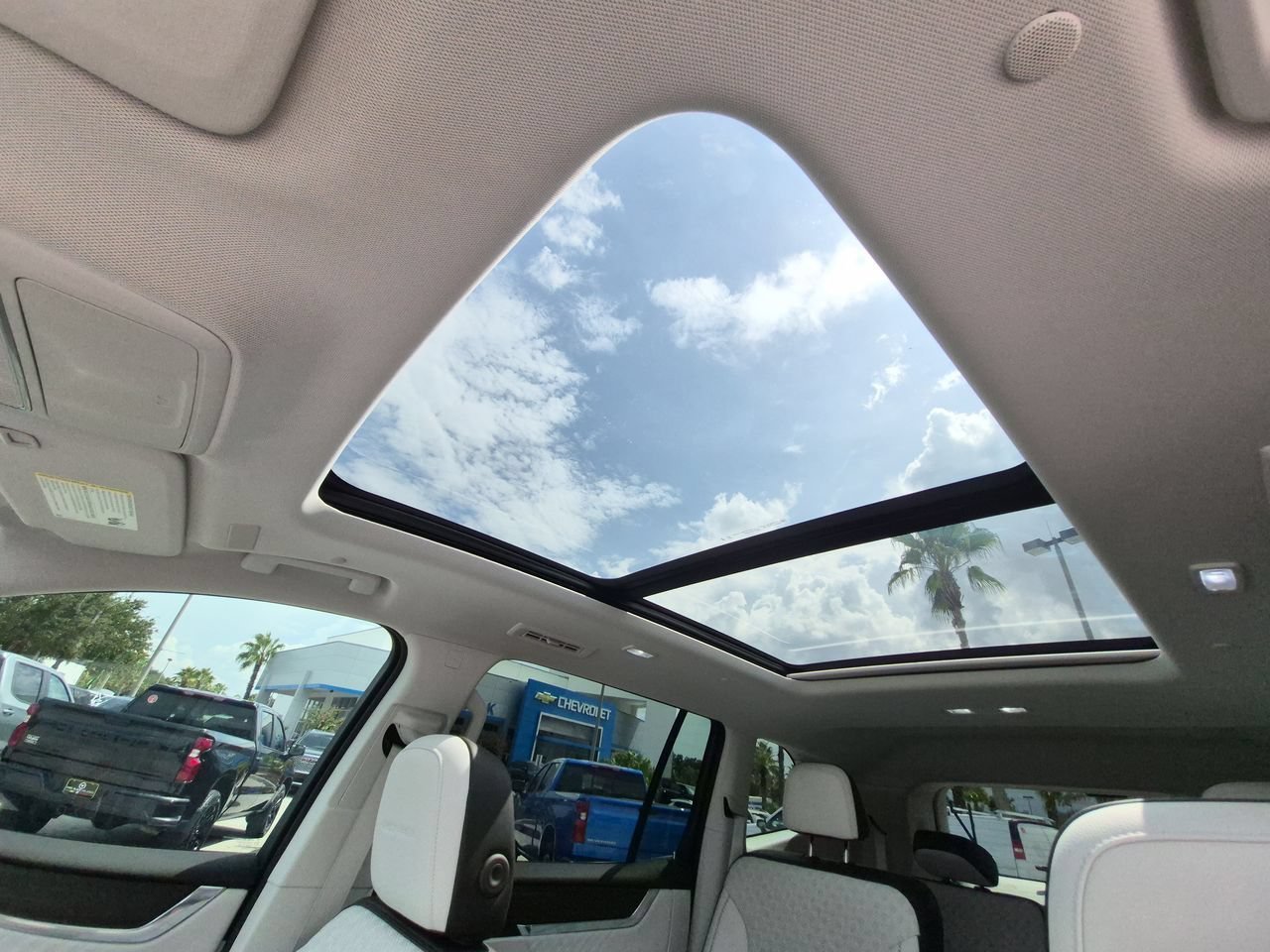Used 2025 White Frost Tricoat GMC Denali image 18