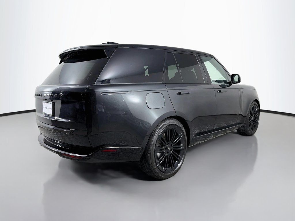 New 2027 Carpathian Grey Land Rover SE image 5
