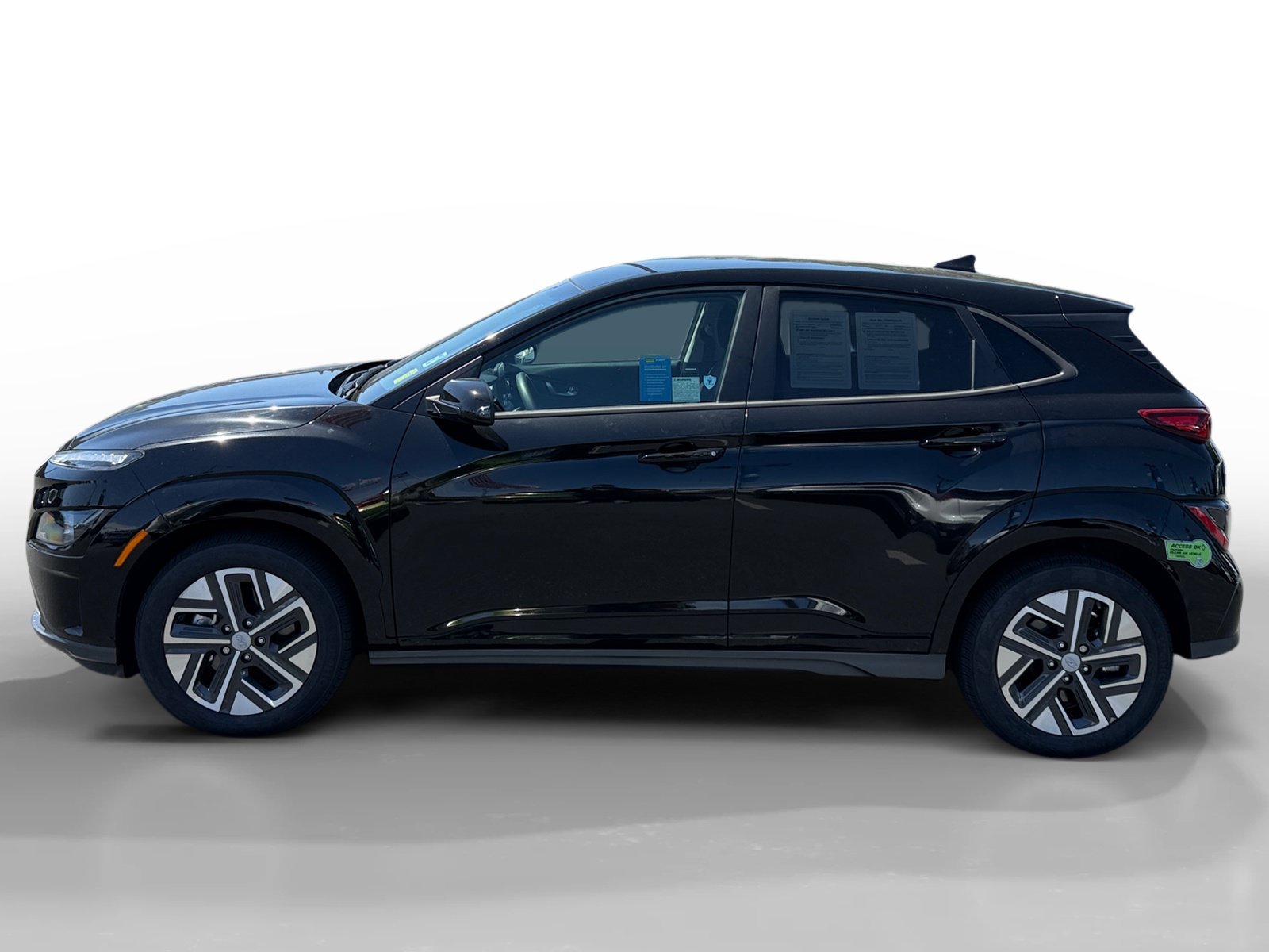 Certified Used 2023 Ultra Black Hyundai SE image 2