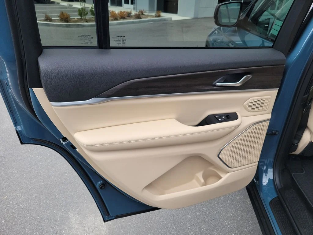 New 2026 Steel Blue Exterior Paint Jeep Limited image 25