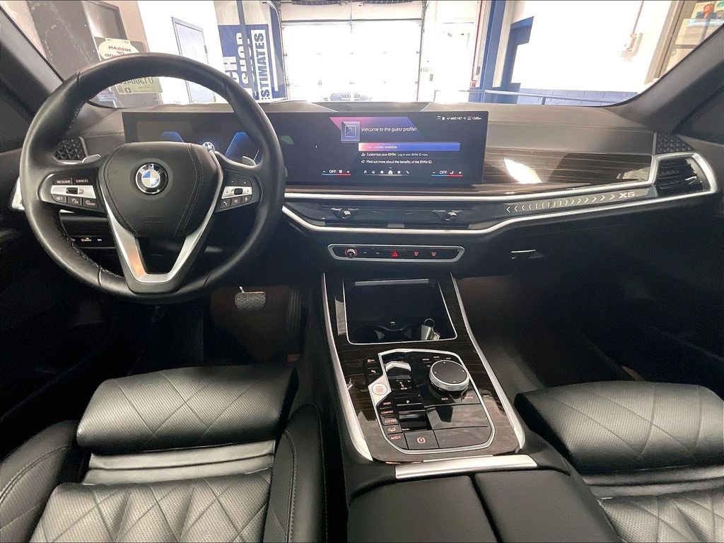 Used 2025 White BMW xDrive40i image 21