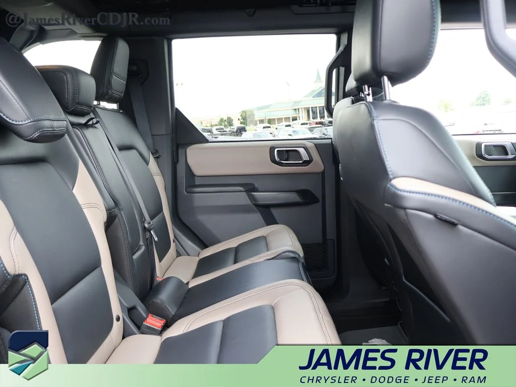 Used 2024 Black Ford Wildtrak image 12
