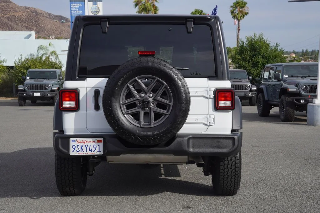 Used 2025 White Jeep Sport S image 4