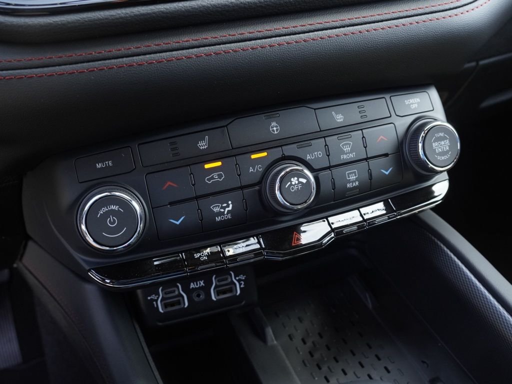 New 2026 Octane Red Pearl-Coat Exterior Paint Dodge GT HEMI V8 image 15