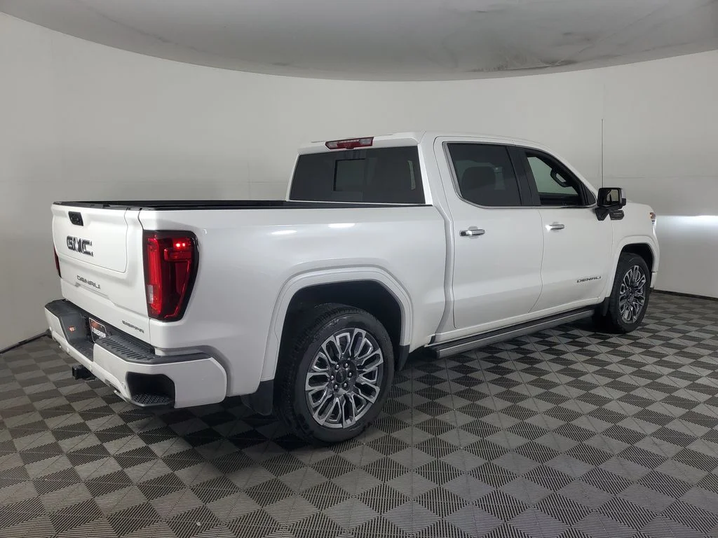 Used 2025 White GMC Denali Ultimate image 4