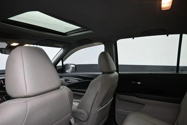 Used 2021 Silver Honda EX-L image 19