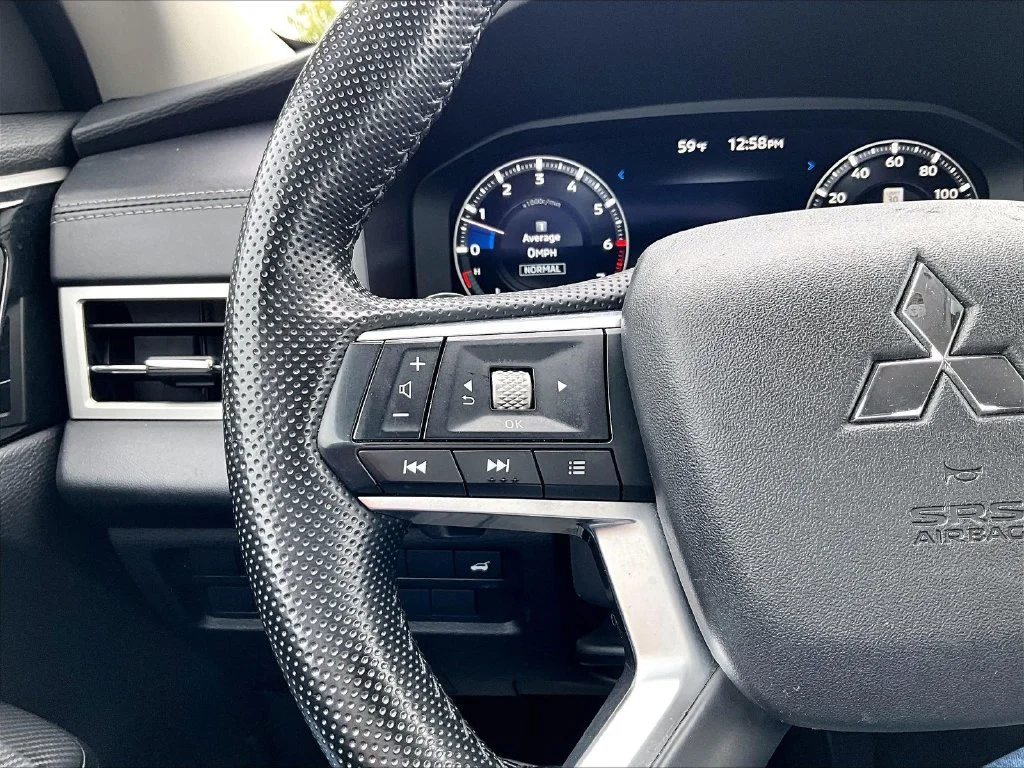 Used 2024 Gray Mitsubishi SE image 18