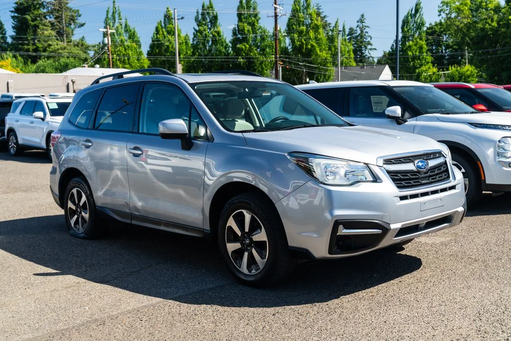 Used 2017 Silver Subaru 2.5i Premium image 1