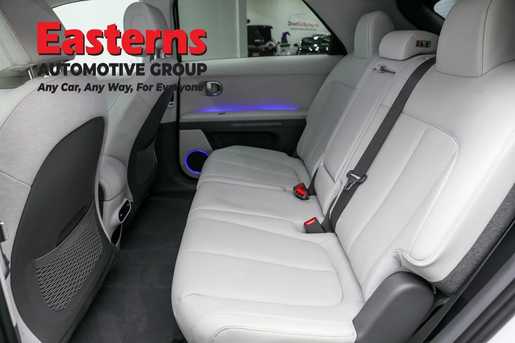 Used 2023 White Hyundai SEL image 21