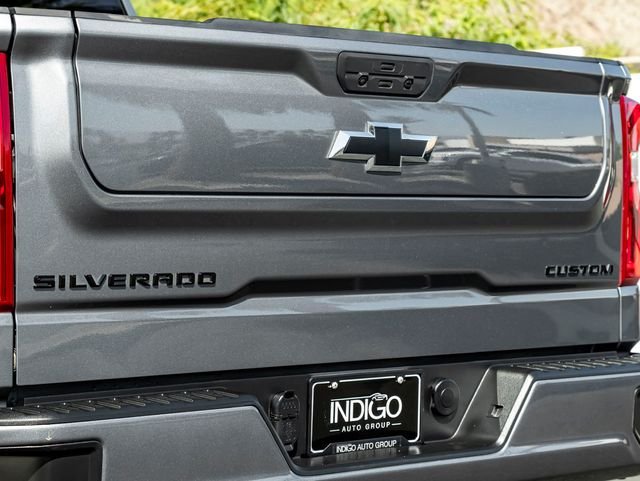 Used 2021 Satin Steel Metallic Chevrolet Custom image 11