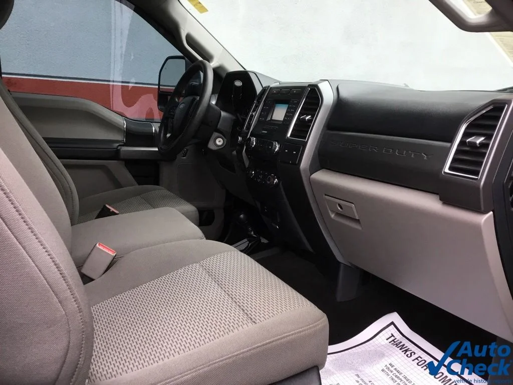 Used 2017 Red Ford XLT image 39