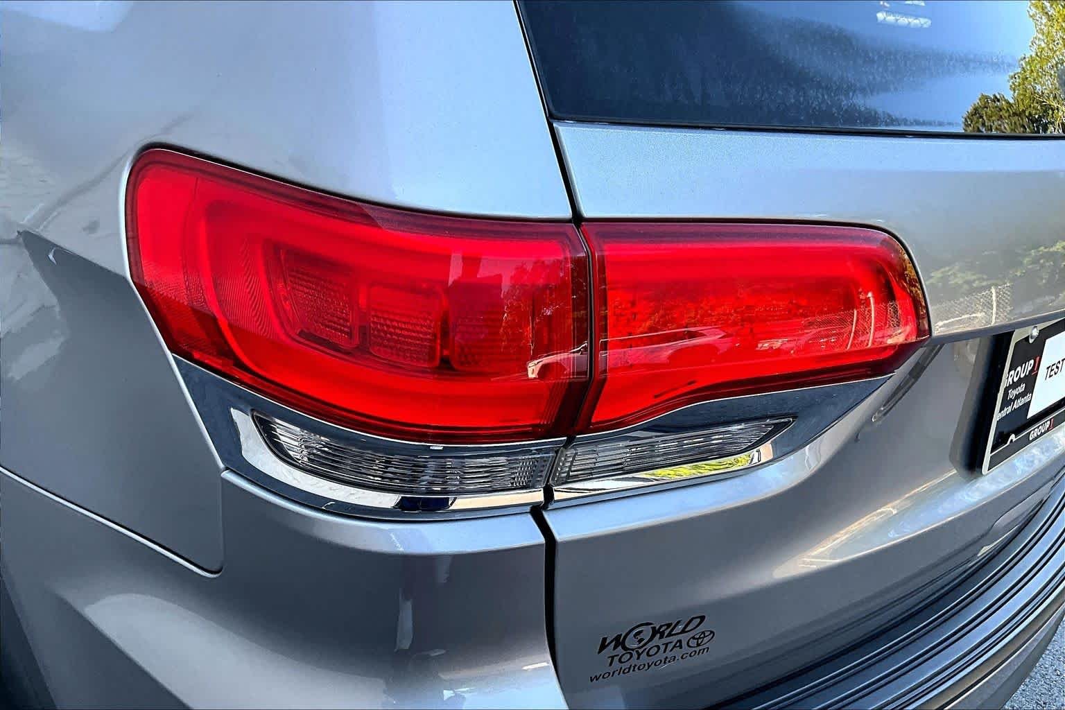 Used 2015 Billet Silver Metallic Clearcoat Jeep Laredo image 27