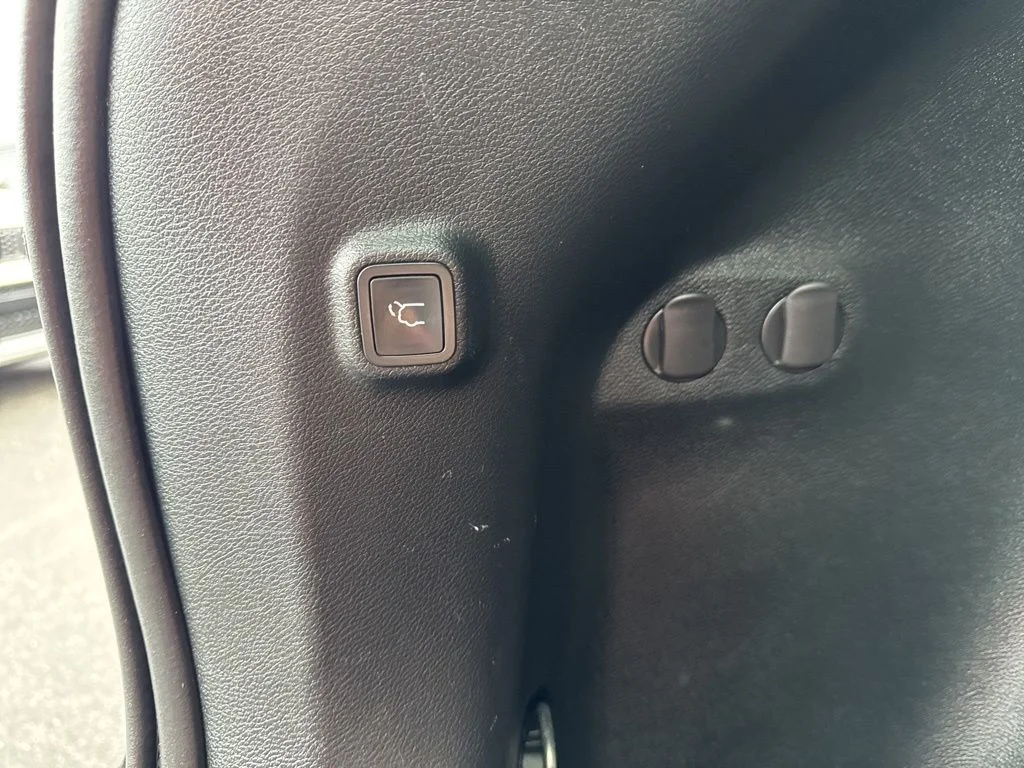 Used 2019 Black Jeep Limited image 9