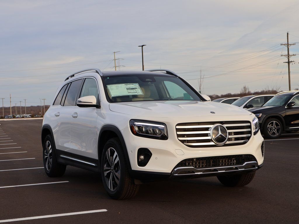 New 2026 Polar White Mercedes-Benz GLB 250 image 3