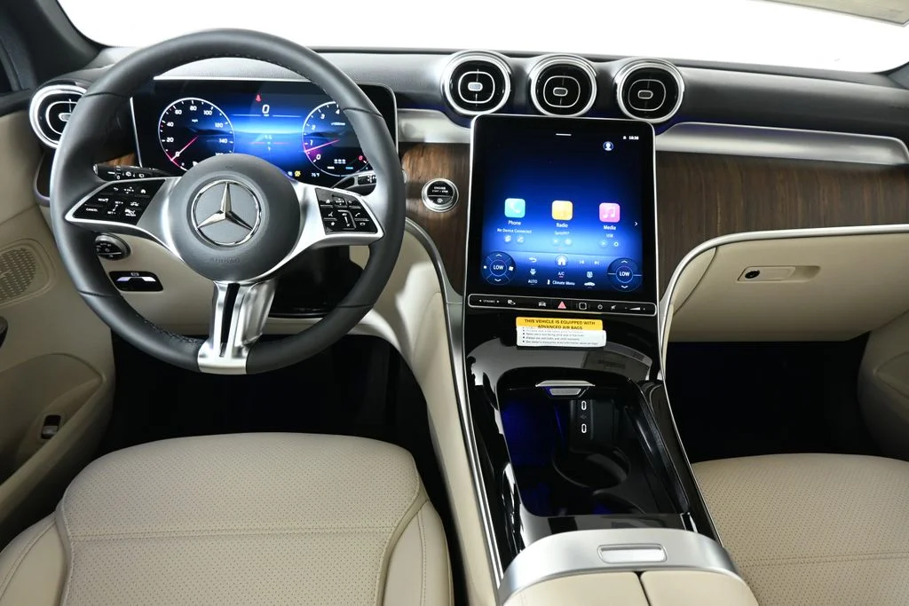 Used 2027 Gray Mercedes-Benz GLC 300 image 16