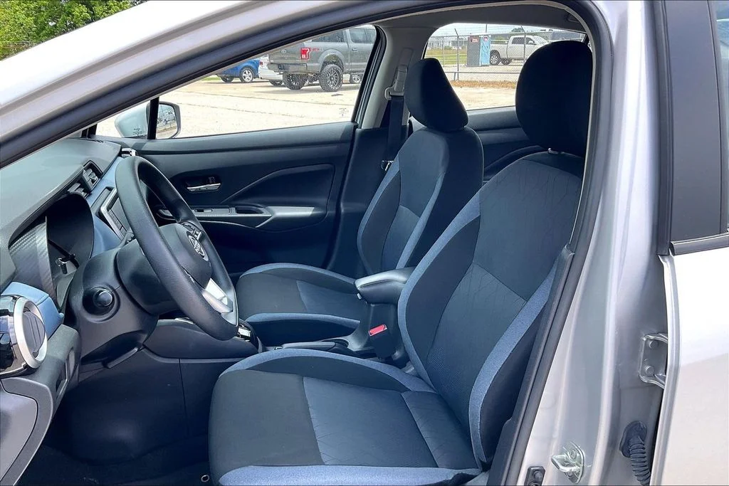 Used 2025 Silver Nissan 1.6 SV image 18
