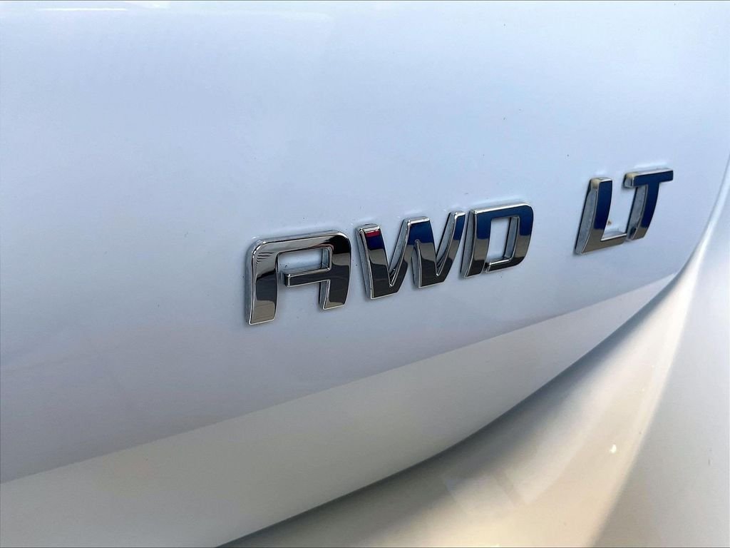 Used 2024 White Chevrolet LT image 29