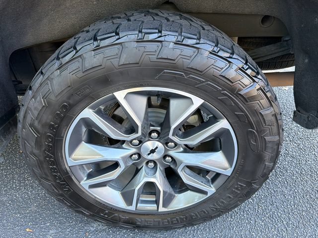 Used 2023 SUMMIT WHITE Chevrolet RST image 19