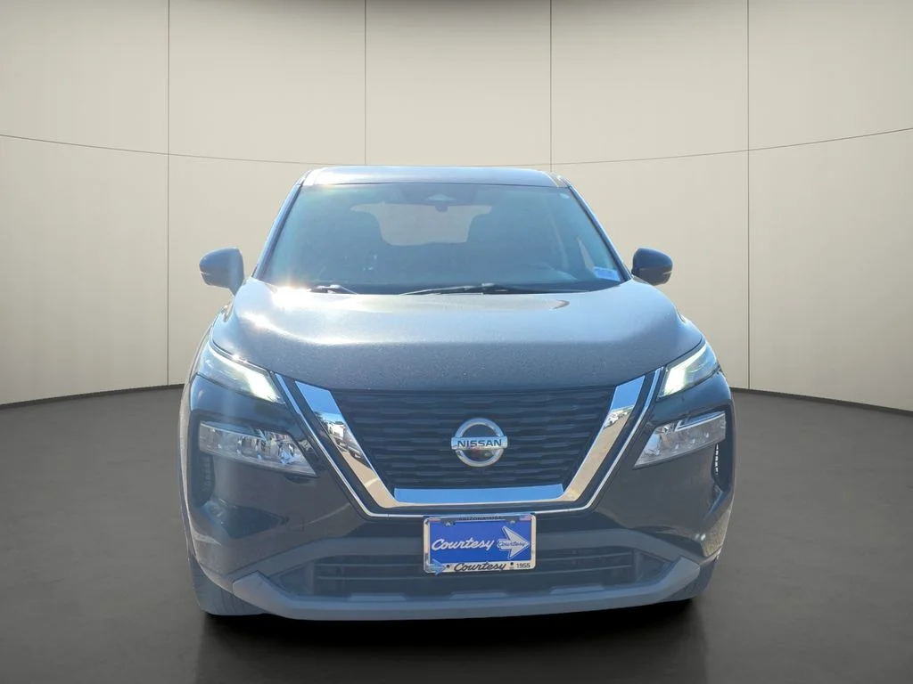 Used 2021 Black Nissan SV image 2