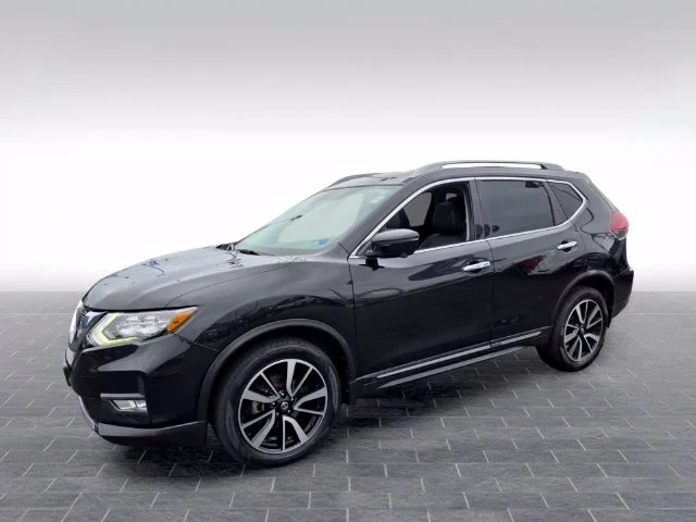 Used 2019 Black Nissan SL image 3