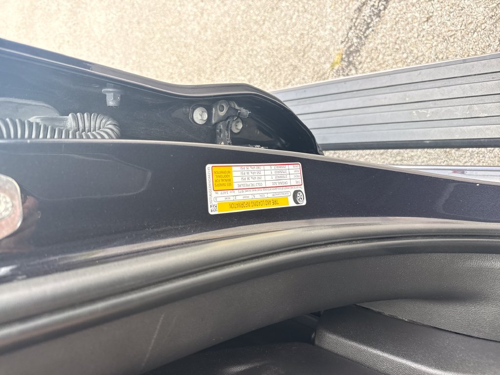 Used 2022 Silver GMC Denali image 22