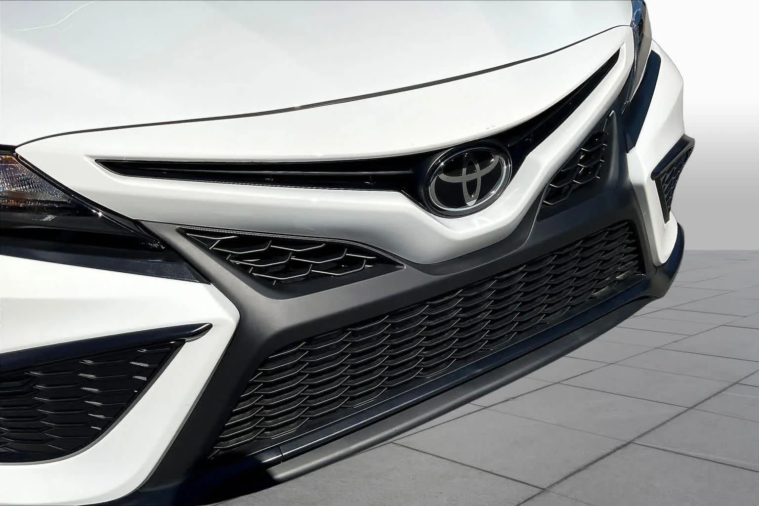Used 2024 Ice Cap Toyota SE image 29