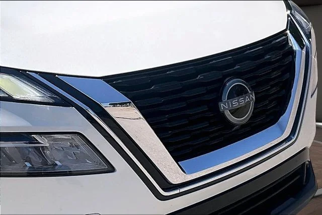 Used 2023 White Nissan SV image 26