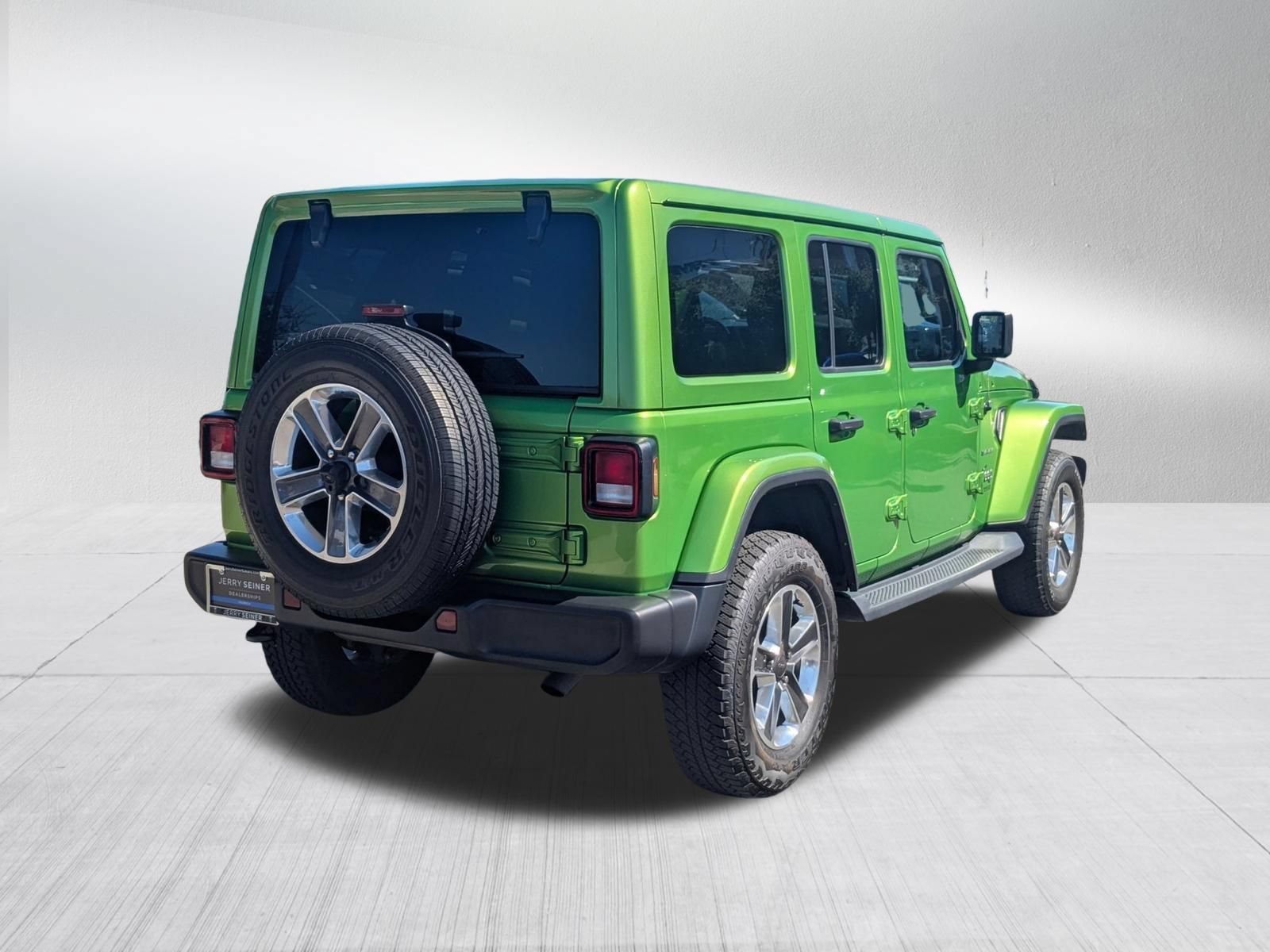 Certified Used 2019 Mojito! Clearcoat Jeep Sahara image 5