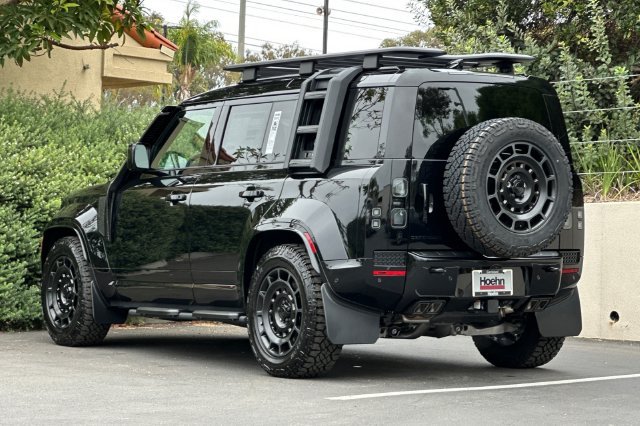 New 2026 Narvik Black Land Rover  image 3
