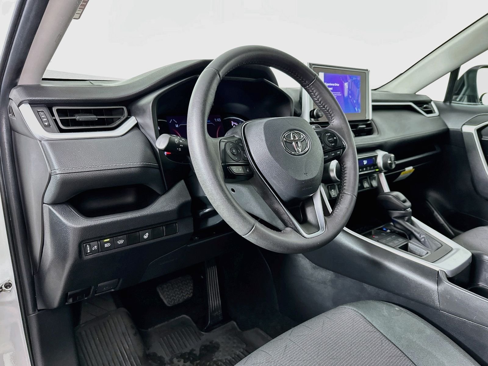 Used 2024 Ice Toyota XLE image 9