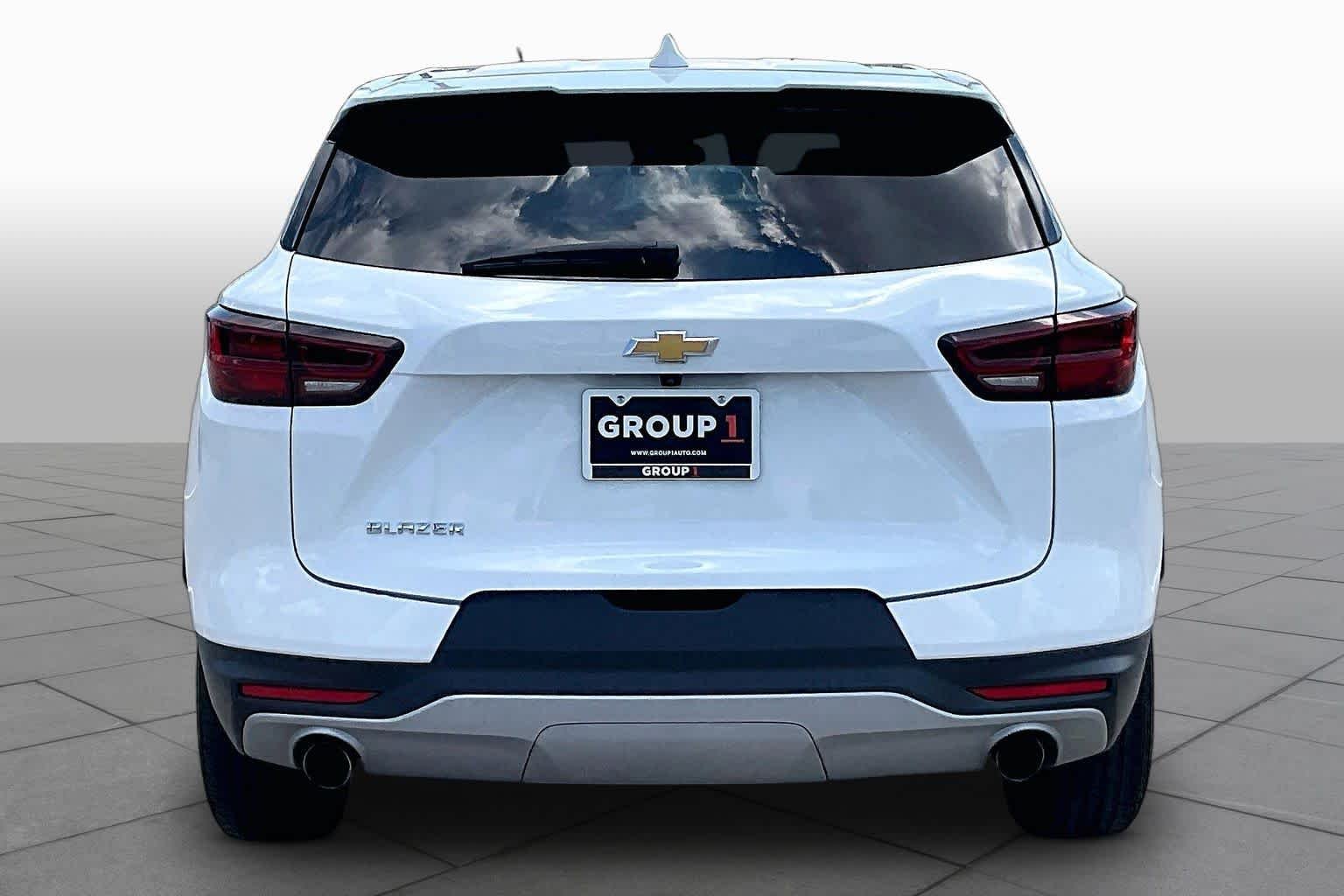 Used 2025 Summit White Chevrolet LT image 5