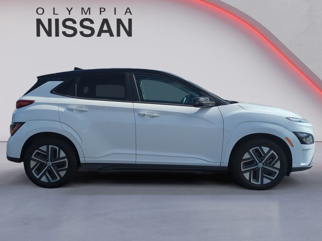 Used 2023 White Hyundai SE image 7